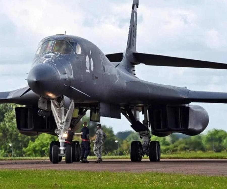 Cómo es el bombardero supersónico B-1B Lancer, clave para la superioridad aérea estadounidense en el siglo XXI