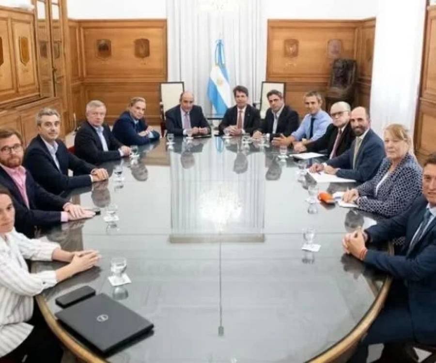 El Gobierno envía el borrador final de la Ley Bases a la oposición