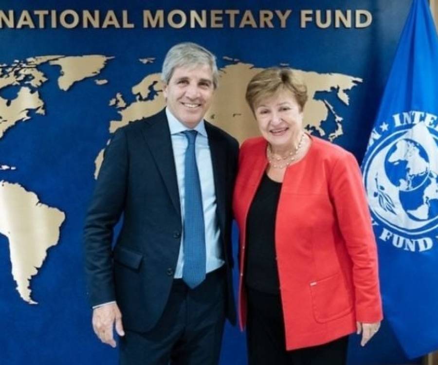 Caputo negocia con el FMI un nuevo desembolso