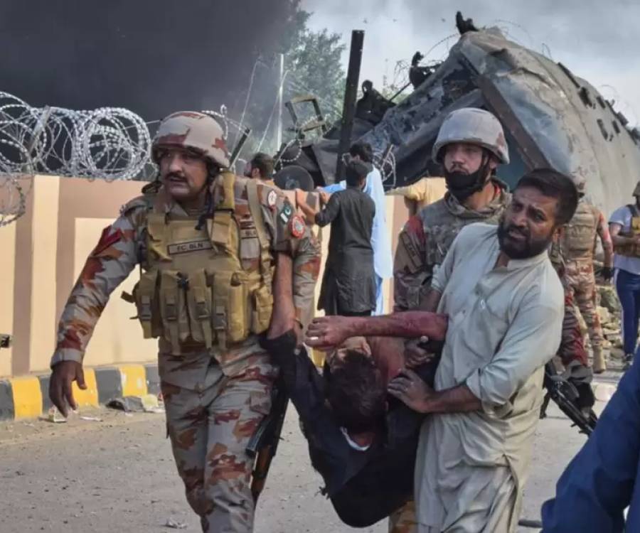 Masacre en Pakistán: un atentado contra un tren militar dejó al menos 24 muertos