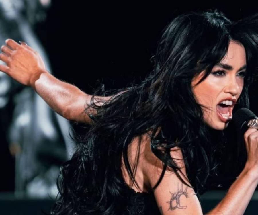 Lali cerró su primer show en River con “el pogo más grande del pop” en homenaje al “Indio” Solari