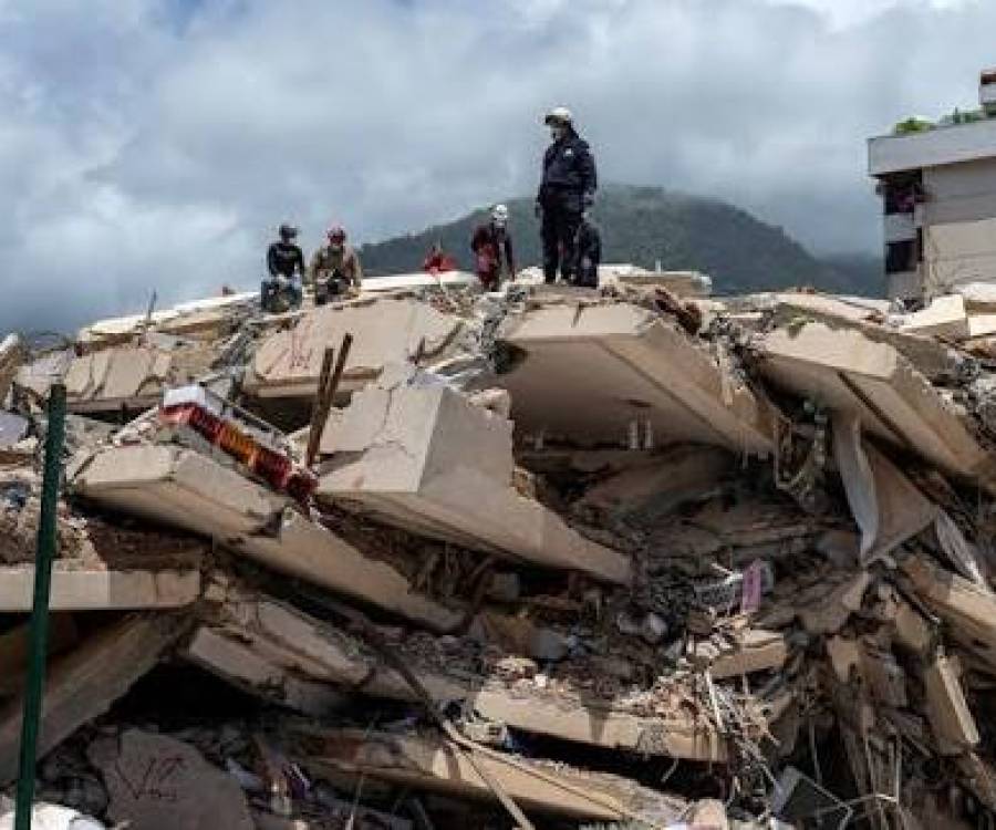 A cinco días de los devastadores terremotos, los rescatistas trabajan a contrarreloj para hallar sobrevivientes