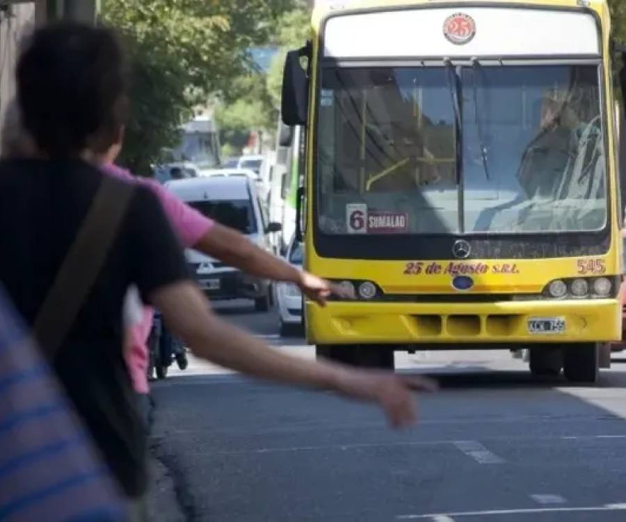 Javier Milei eliminó los subsidios al transporte en el interior del país