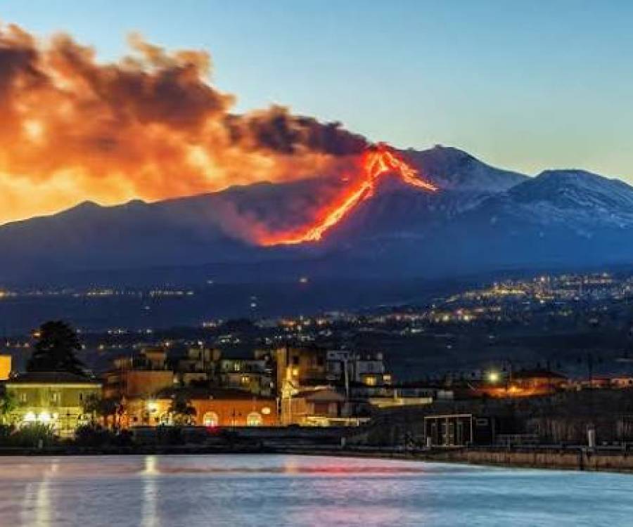 La erupción del Etna canceló más de 380 vuelos