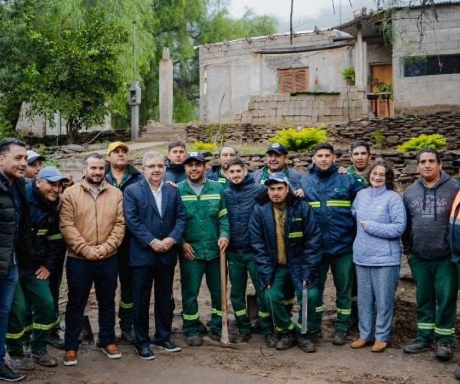 Raúl y Lucía recorrieron la obra de asfaltado en Banda de Varela