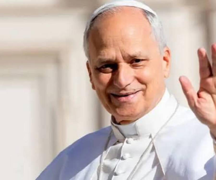 El Vaticano confirmó que León XIV volvió a trabajar y evoluciona favorablemente de su cirugía