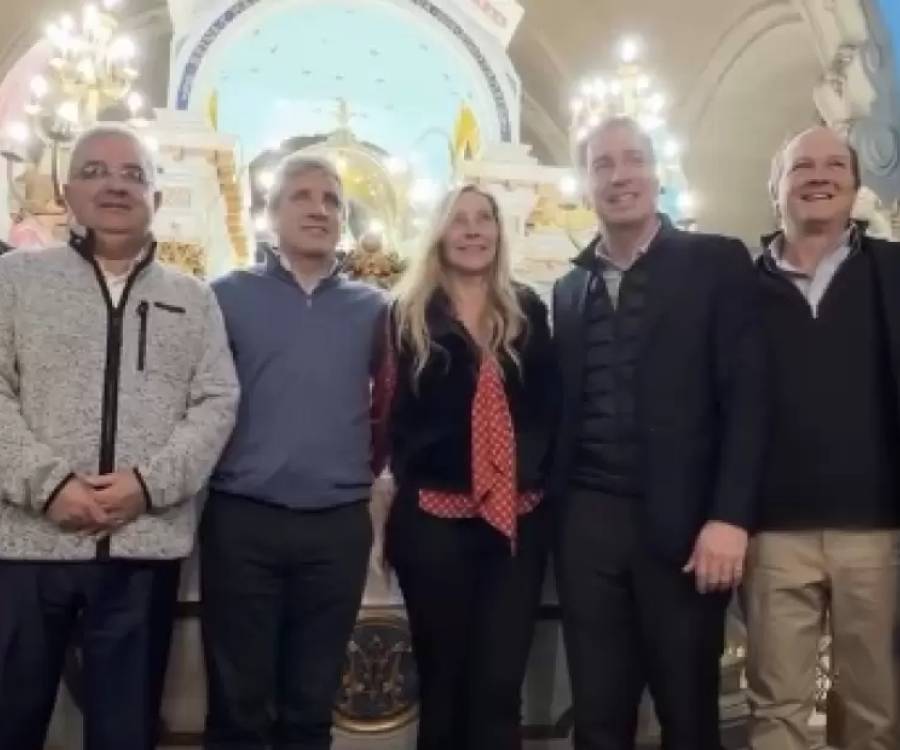 Karina Milei, Santilli y Caputo recorrieron una fábrica textil y visitaron la Virgen del Valle