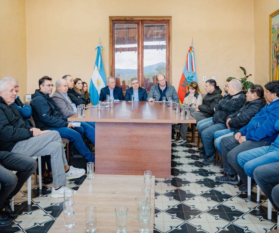 Empresas informaron al Gobernador sobre el avance de obras financiadas por la reinversión minera