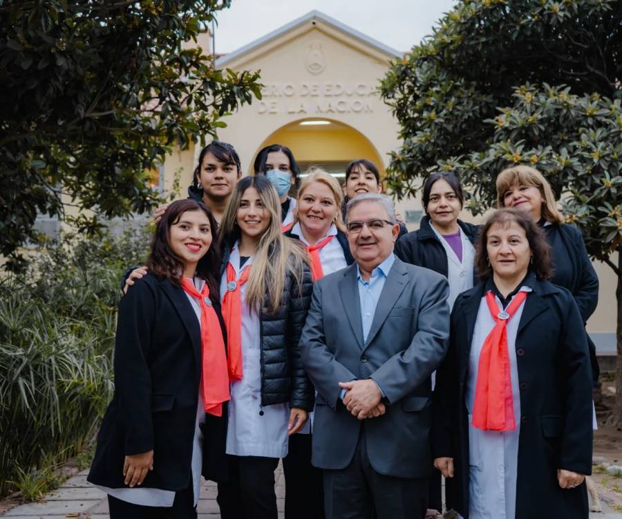 Raúl Jalil visitó la Escuela de “La Quebrada”