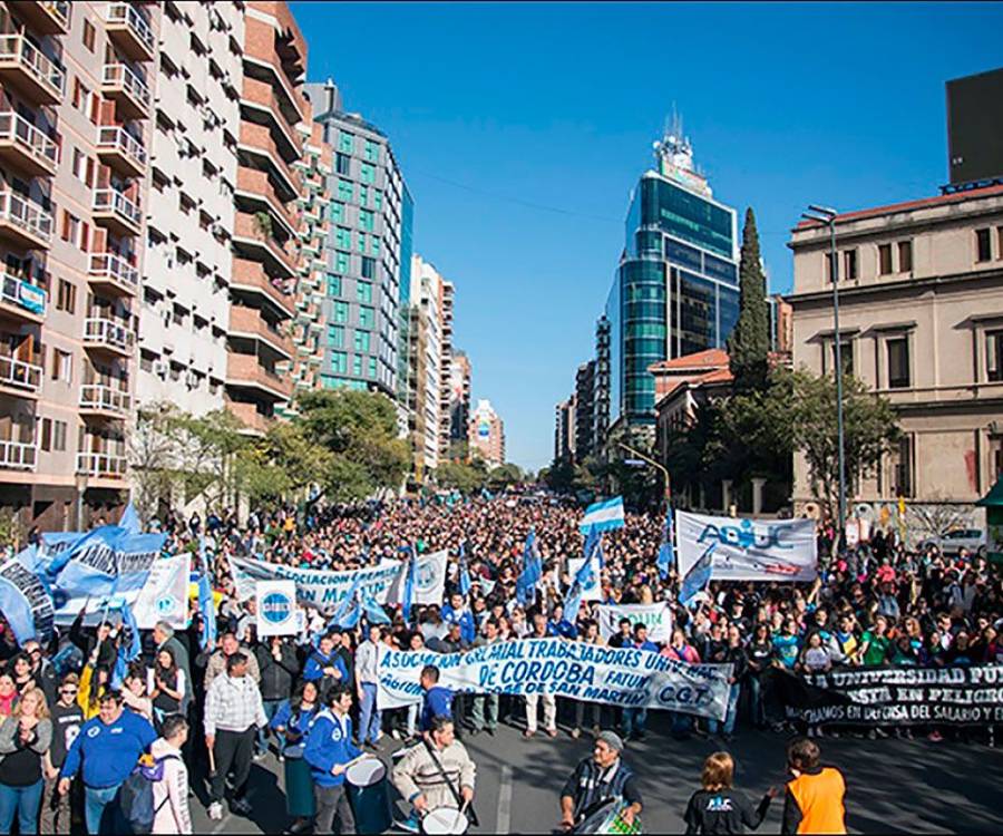 Preparan una masiva protesta contra Milei en Córdoba para el 25 de mayo